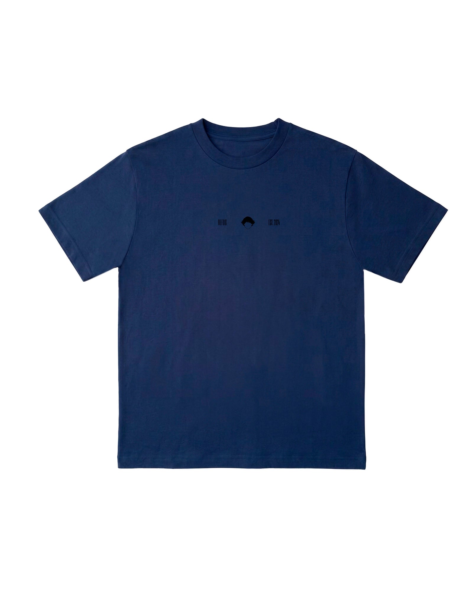 Cropped Logo Tee Navy con logo negro de Refog en look completo frontal para mostrar fit, volumen y caída.