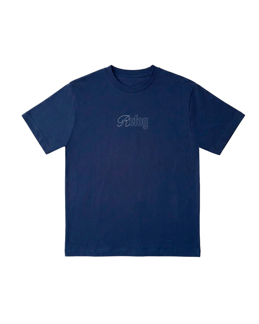 Failure Tee Navy de Refog en look completo frontal para mostrar fit, volumen y caída.
