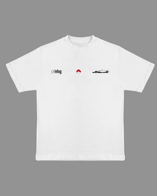 Camiseta Madring blanca de Refog vista frontal con estampado negro y rojo en el pecho