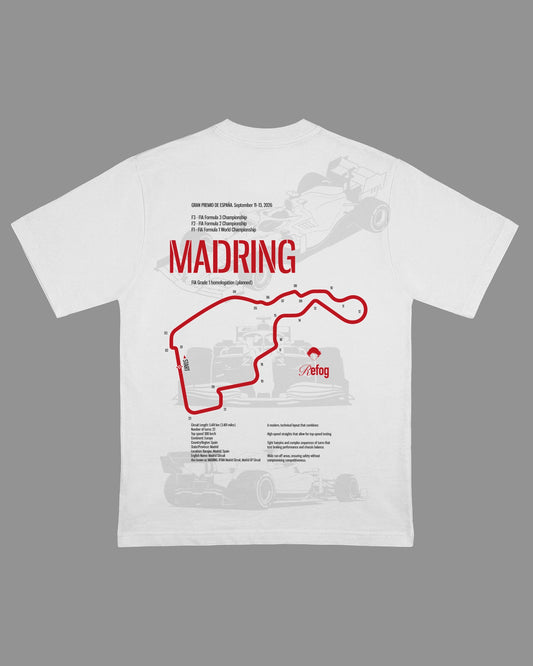 Camiseta Madring blanca de Refog vista trasera con gráfico de circuito y monoplaza inspirado en automovilismo