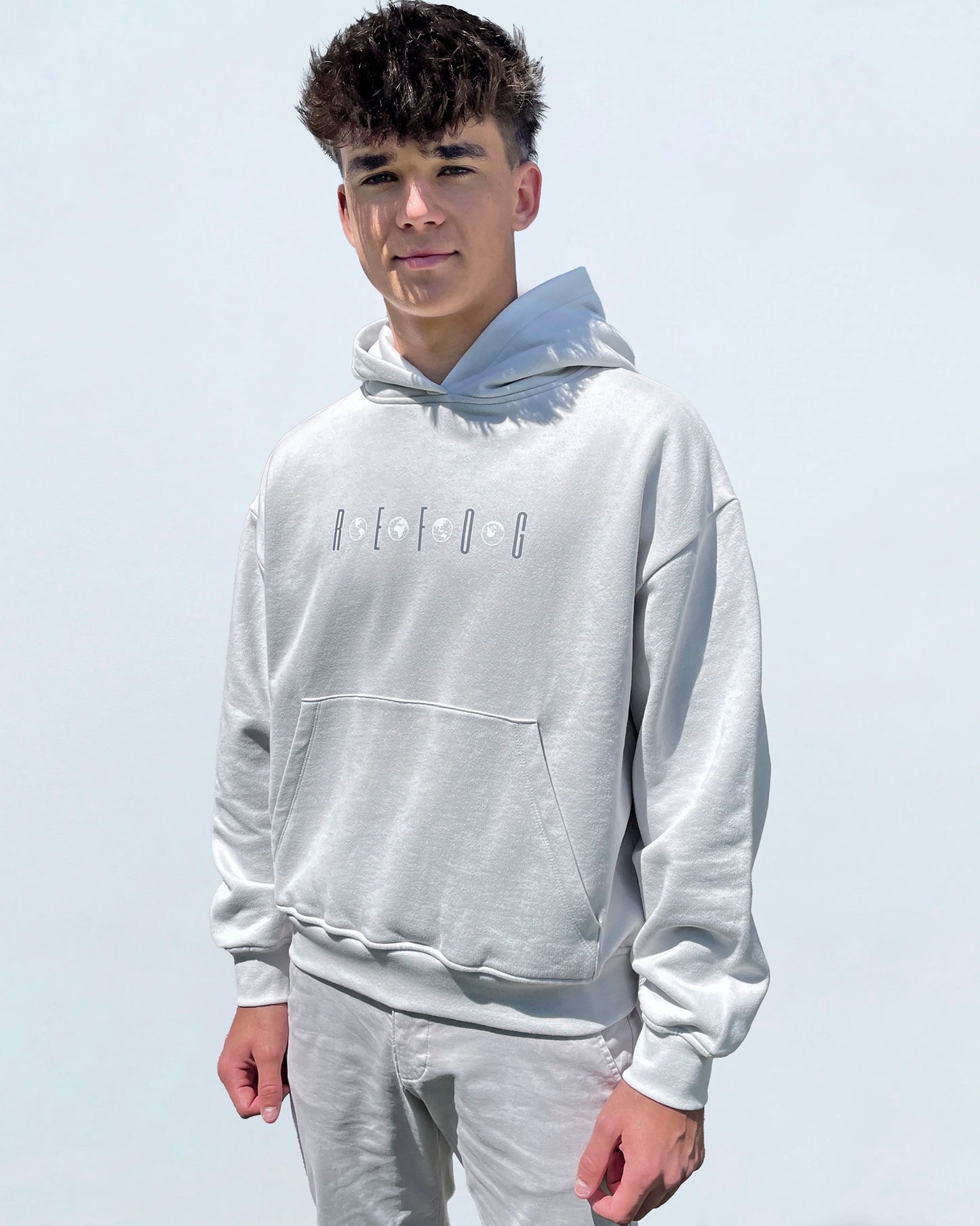 Sudadera Connection Hoodie Grey de Refog en look frontal masculino