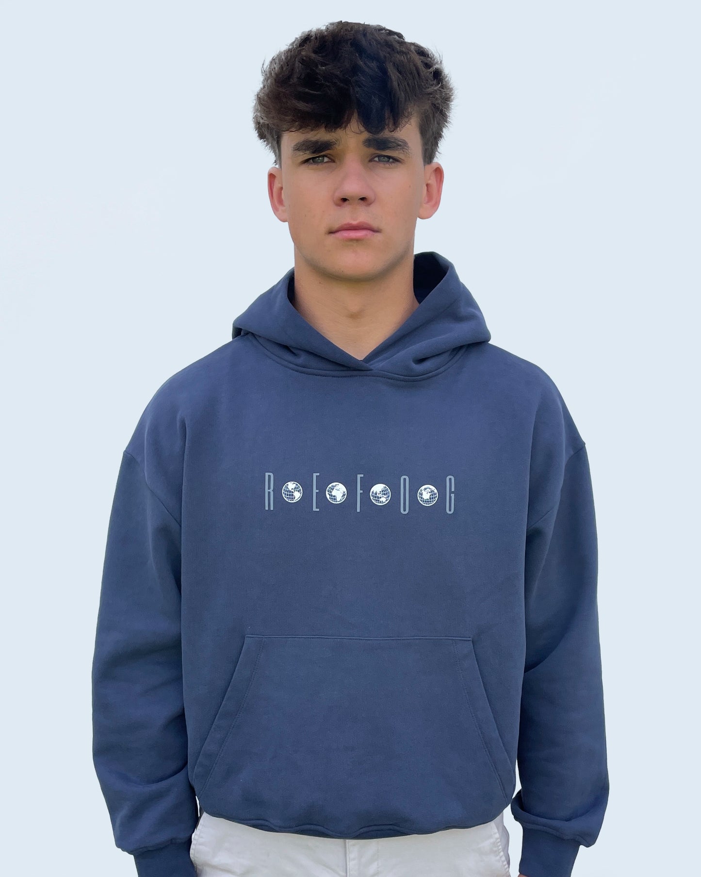 Sudadera Connection Hoodie Navy de Refog en look frontal masculino