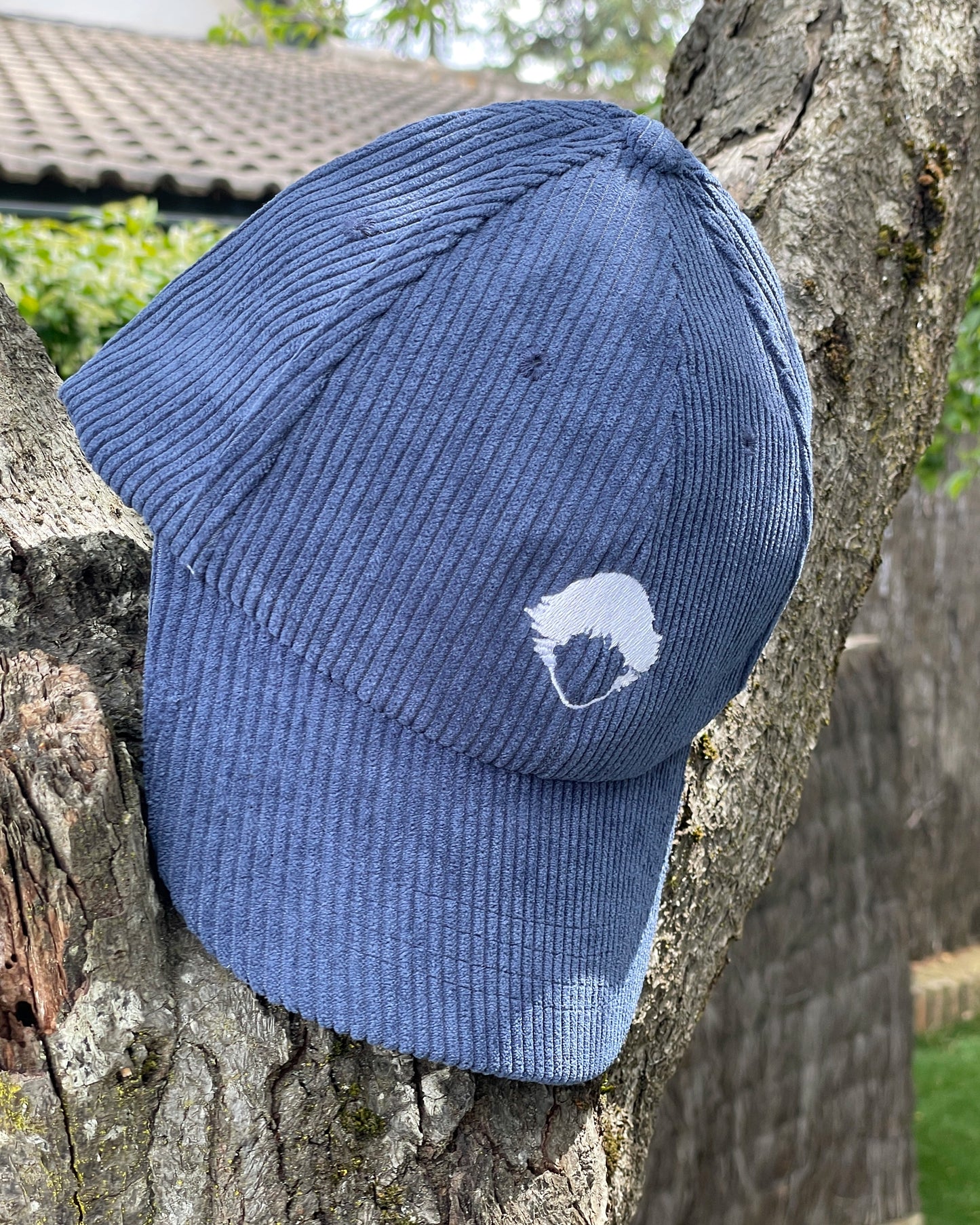 Gorra Corduroy Cap Navy de Refog con logo bordado en exterior