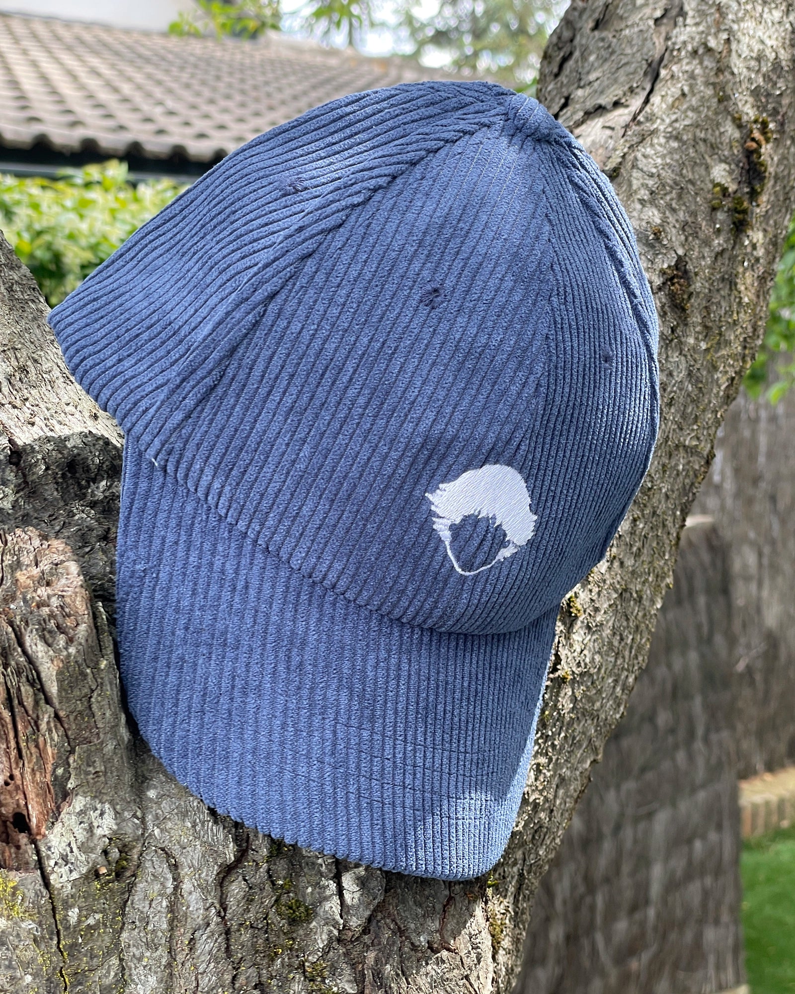 Gorra Corduroy Cap Navy de Refog con logo bordado en exterior