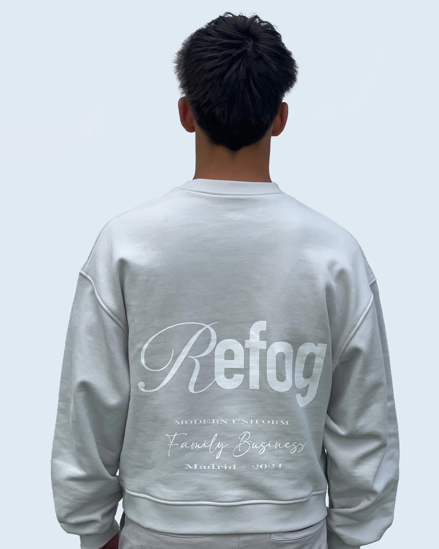 Vista trasera masculina de la sudadera Core Crewneck Grey de Refog