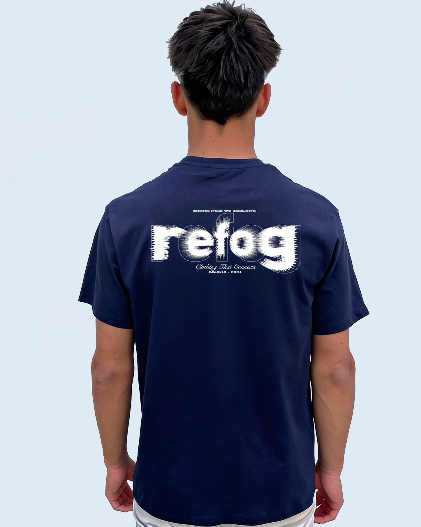 Vista trasera masculina de la camiseta Cropped Logo Tee Navy de Refog