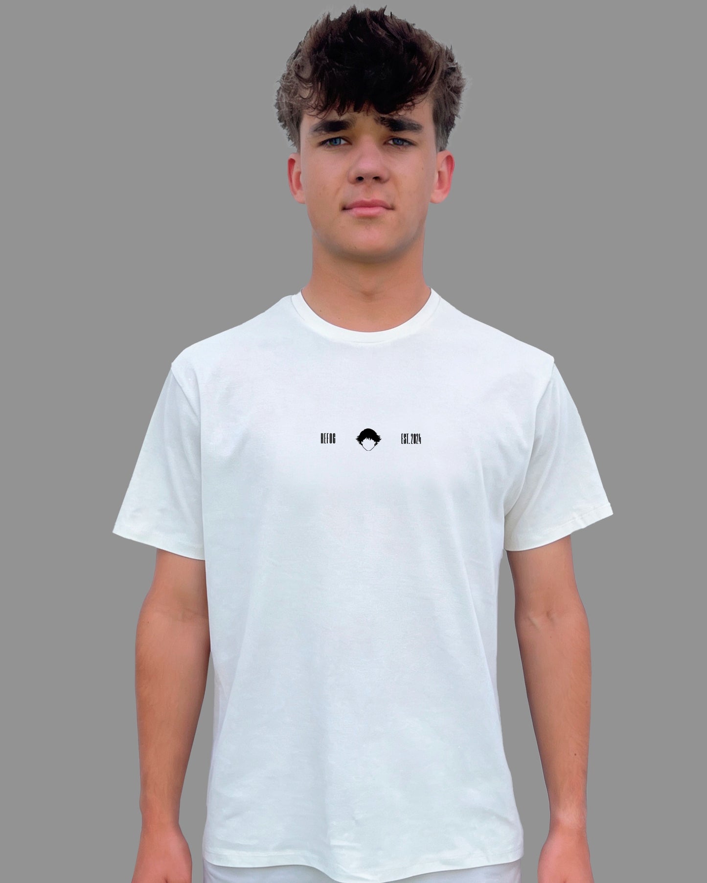 Camiseta Cropped Logo Tee Off White de Refog en look frontal masculino