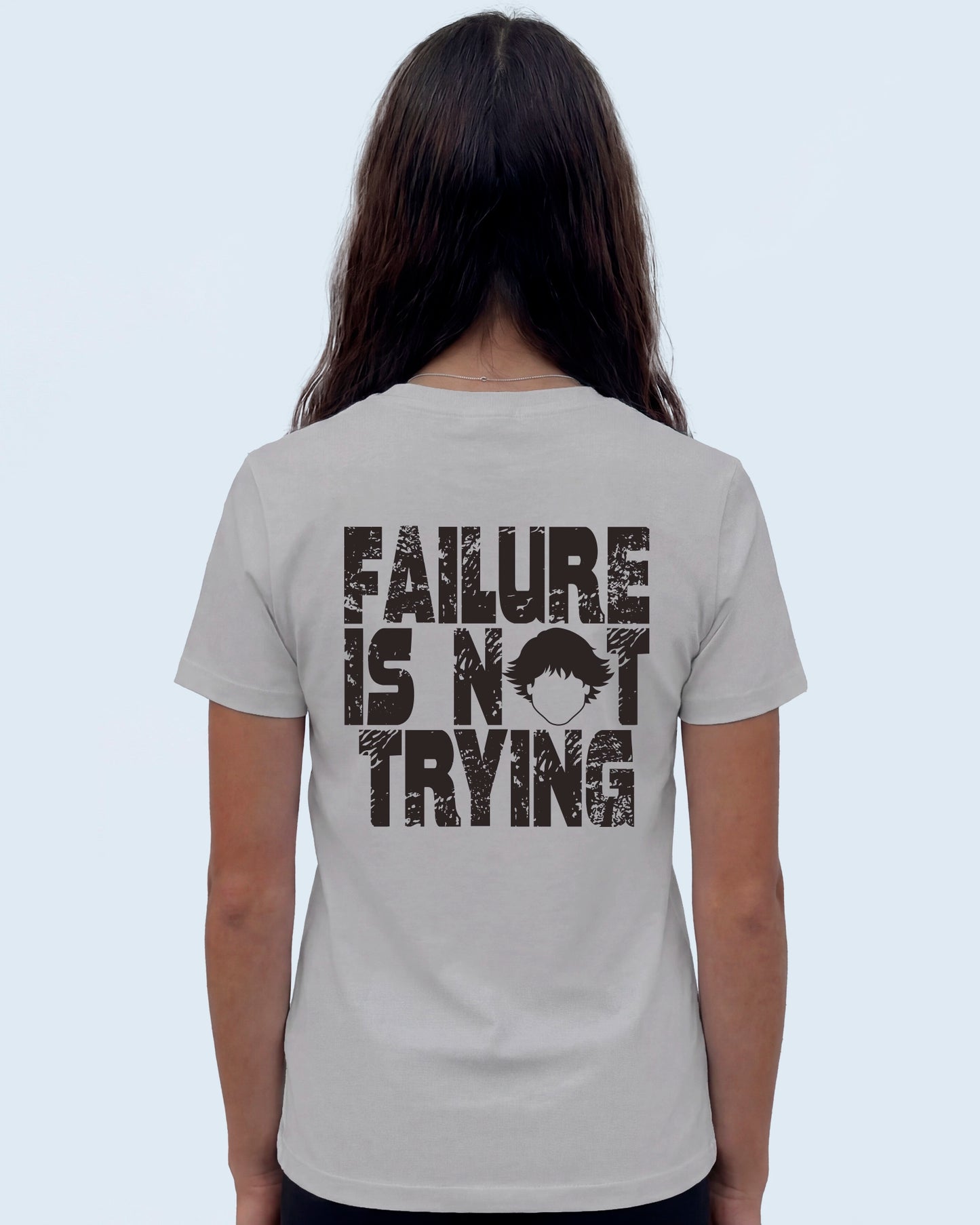Vista trasera femenina de la camiseta Failure Tee Grey de Refog