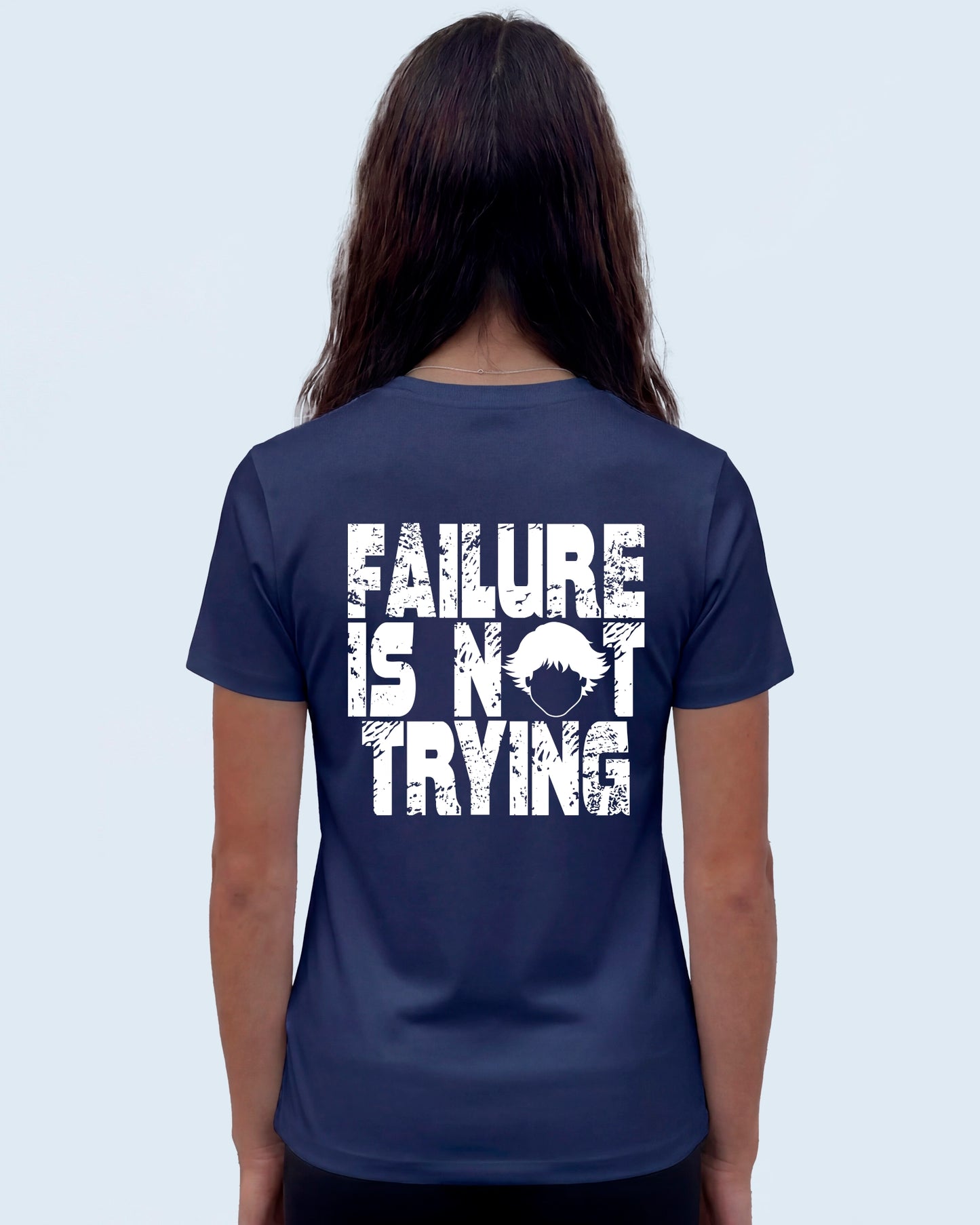 Vista trasera femenina de la camiseta Failure Tee Navy de Refog
