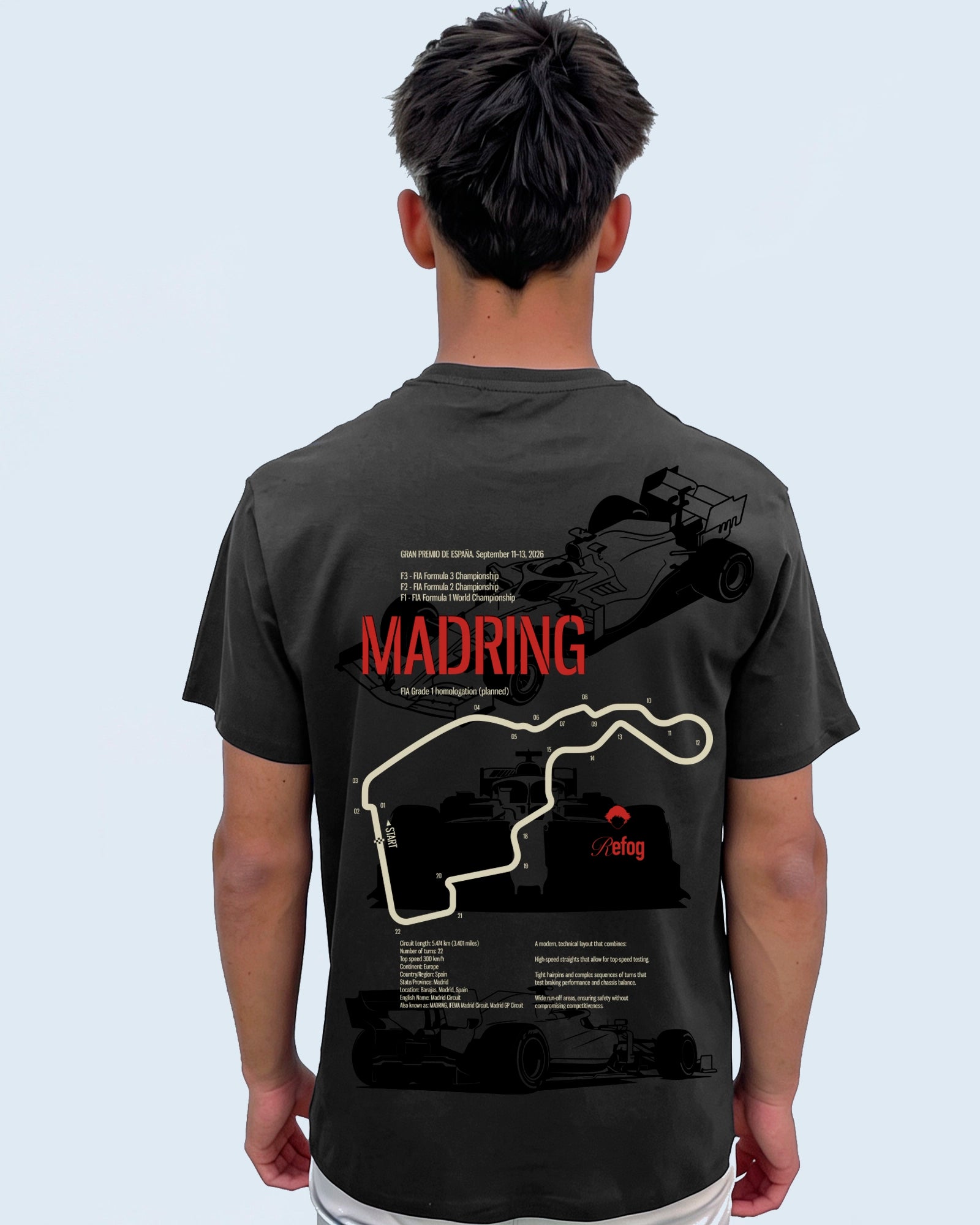 Madring Tee Black de Refog en look trasero masculino para mostrar gráfico de espalda, fit y largo