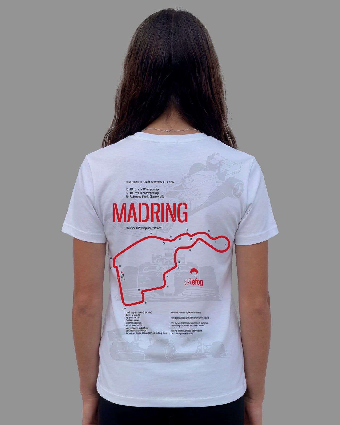 Madring Tee White de Refog en look trasero femenino para mostrar gráfico de espalda, fit y largo