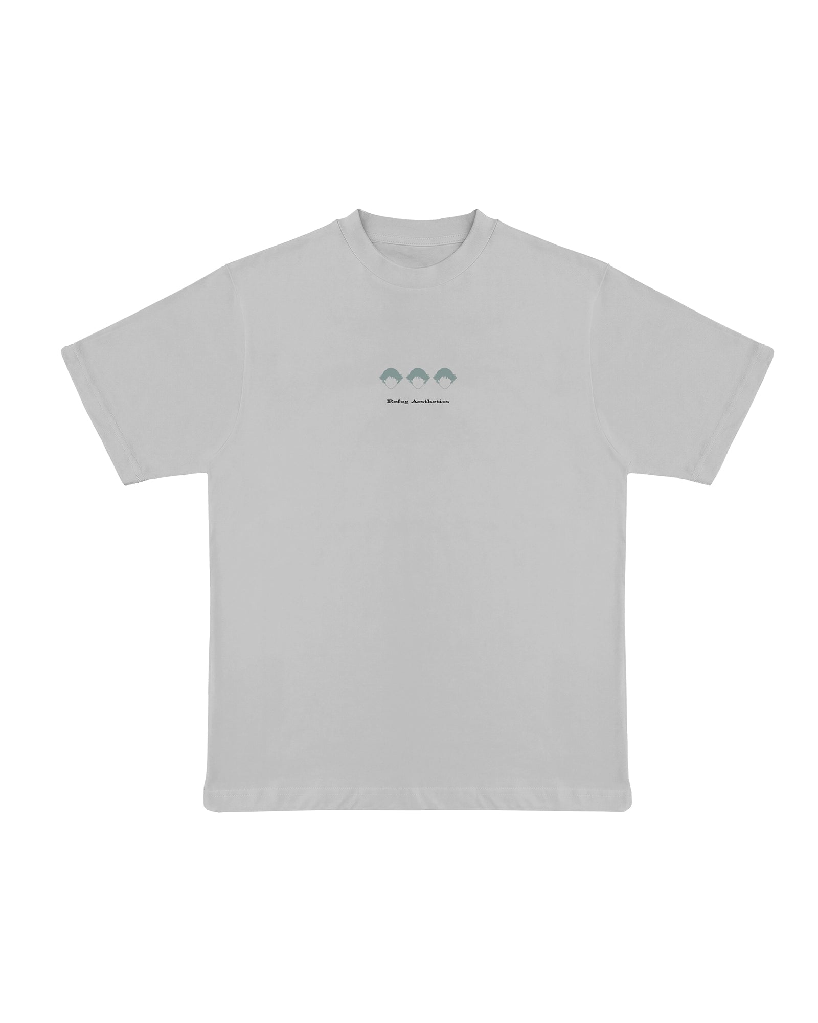Regular Logo Tee Grey de Refog en look completo frontal para mostrar fit, volumen y caída.